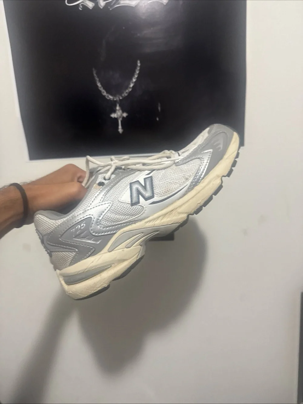 New Balance 725 metallic silver slate grey & cream size 9 men